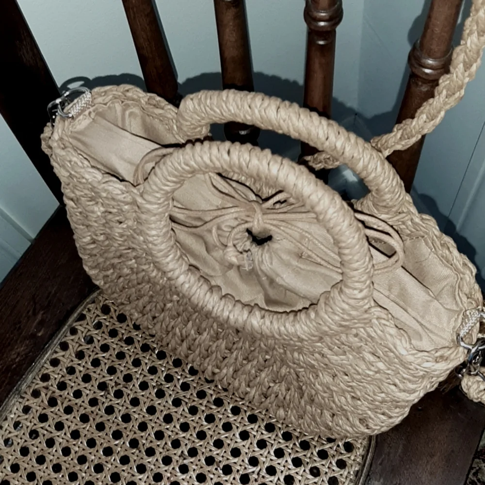 NEW Adorable Straw Bag - Picture 2 of 4